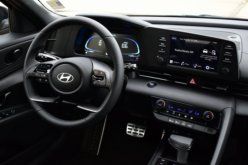 New 2025 Hyundai Elantra Sport image 25