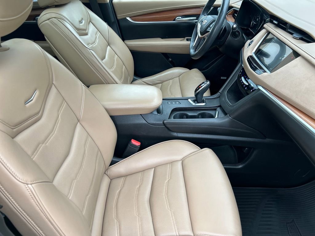 Used 2018 Cadillac XT5 Platinum w/ Driver Assist Package AWD/4WD image 13