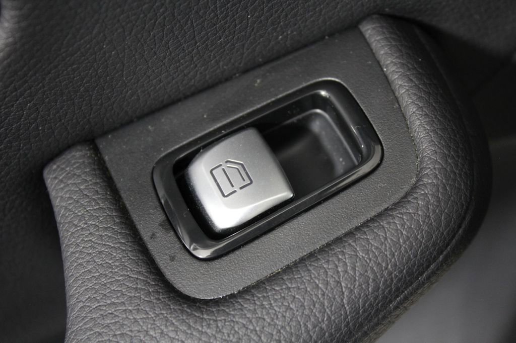 Used 2016 Mercedes-Benz GLC 300 4MATIC image 31