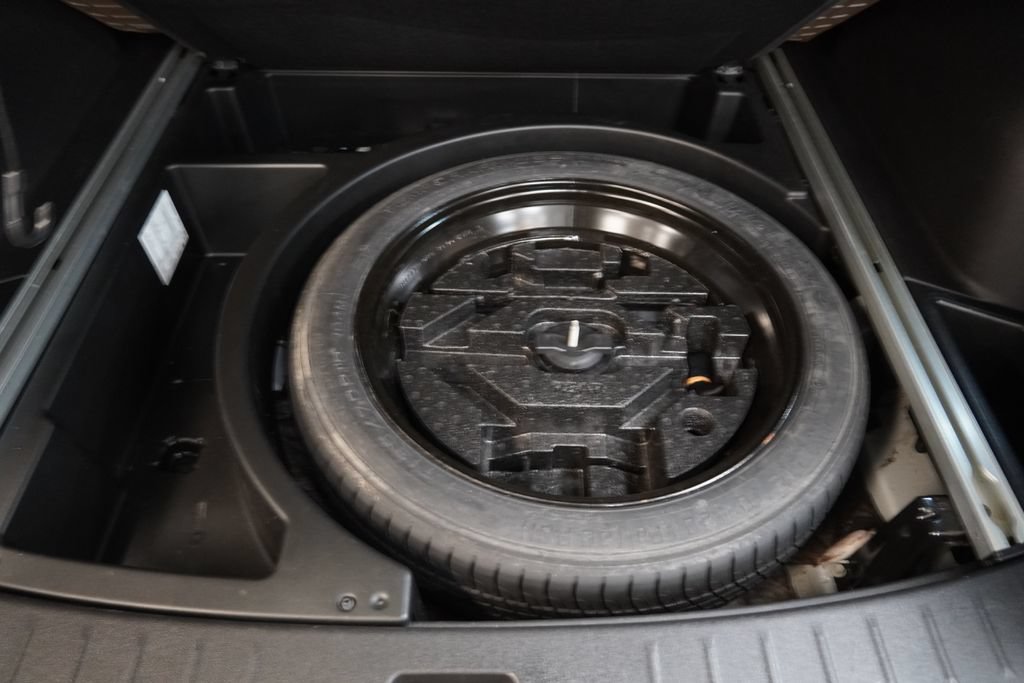 Used 2019 Chevrolet Blazer Premier w/ Sun and Wheels Package FWD image 12