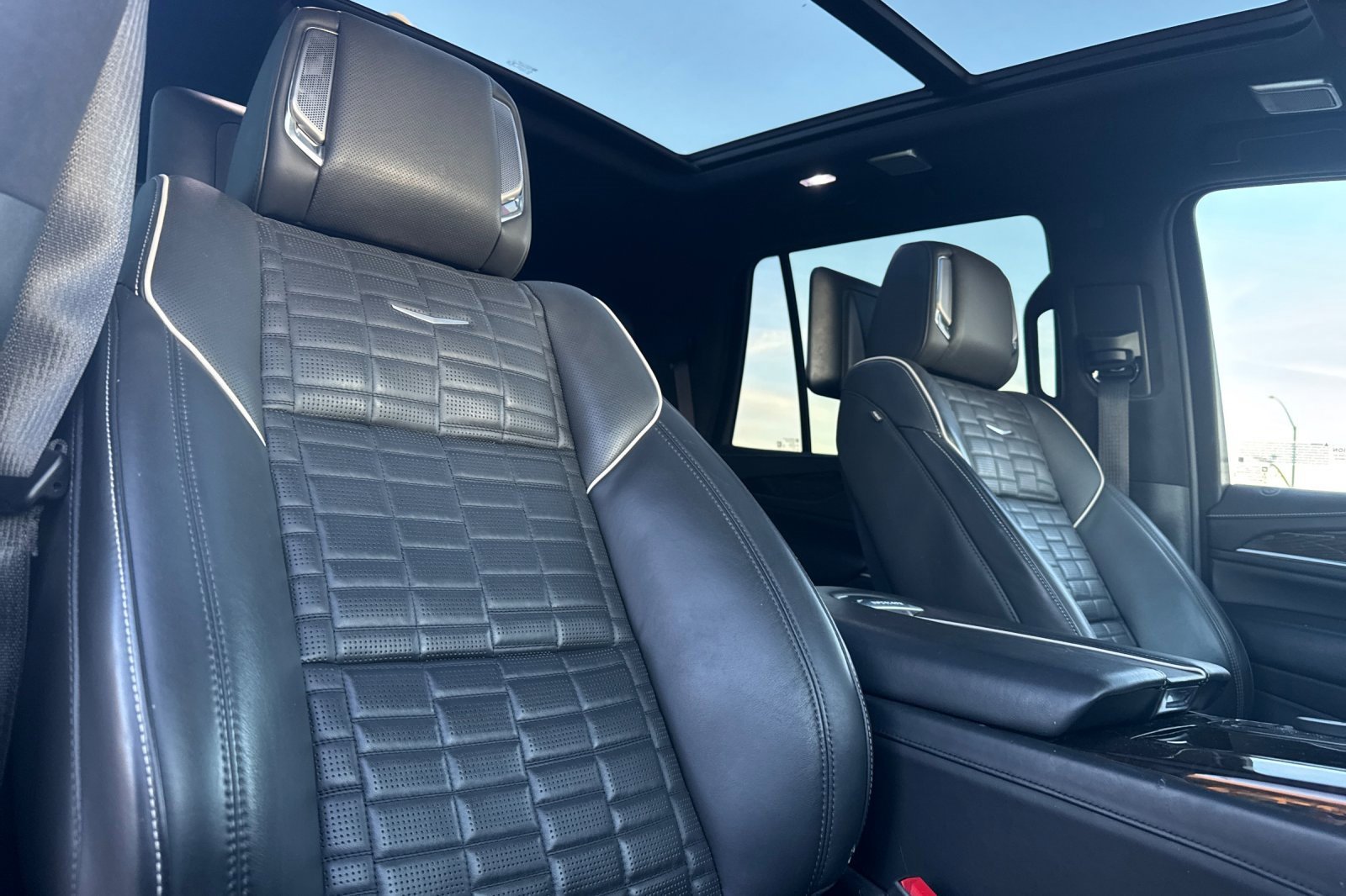 Used 2023 Cadillac Escalade Sport Platinum w/ LPO, ONYX Package image 20