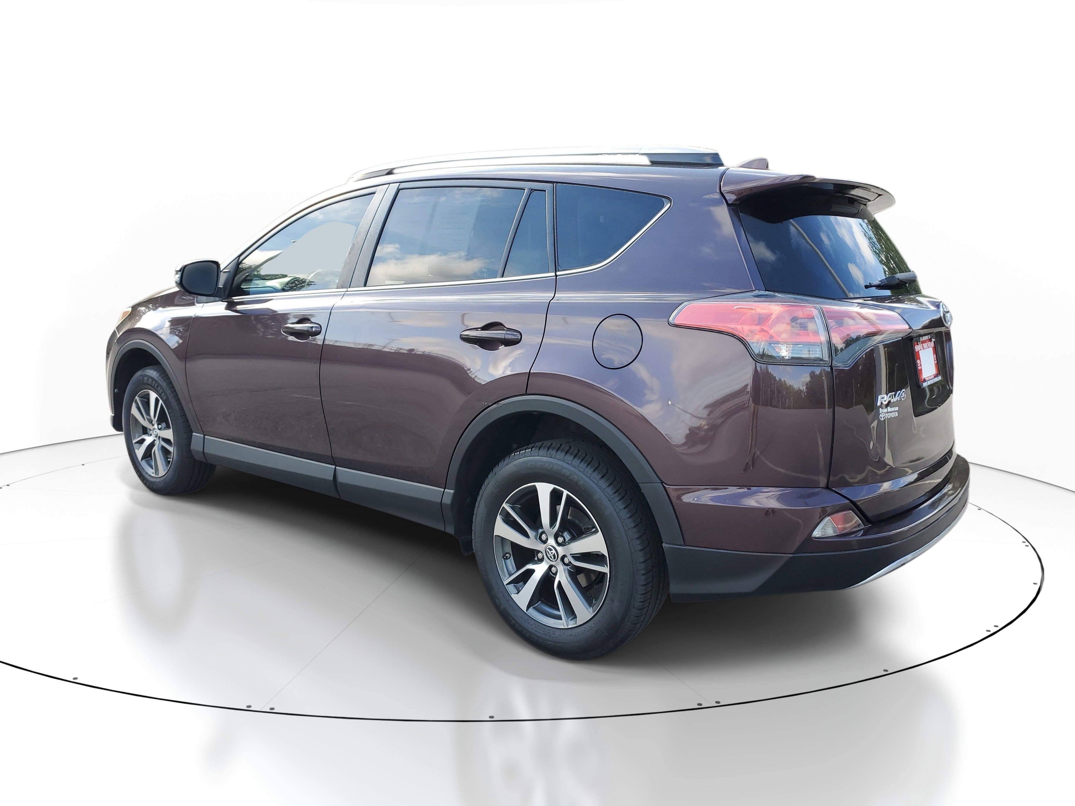 Used 2018 Toyota RAV4 XLE FWD image 4