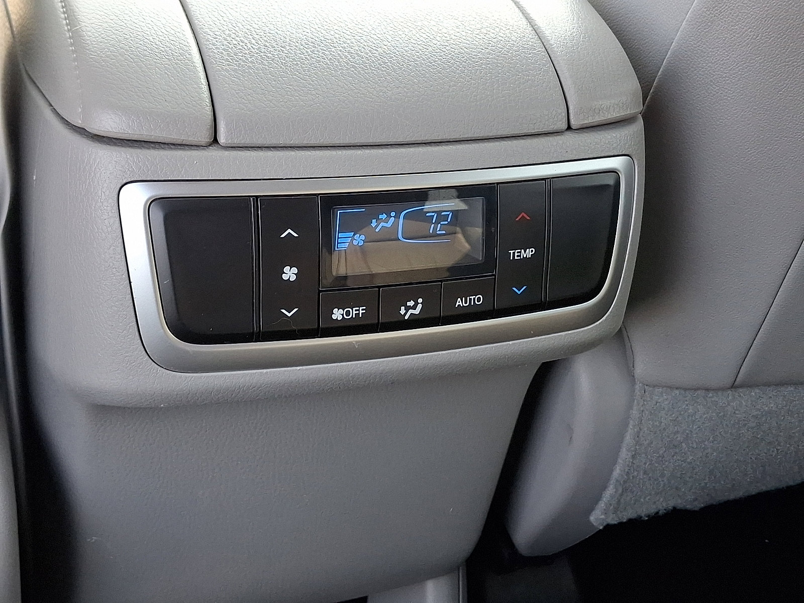 Used 2018 Toyota Highlander Limited image 11