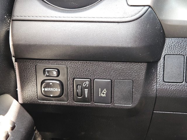 Used 2017 Toyota RAV4 LE FWD image 15
