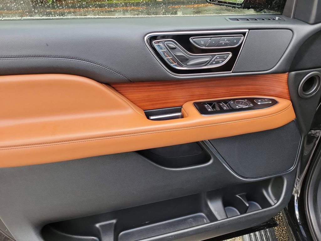 Used 2018 Lincoln Navigator L Reserve w/ Technology Package image 22