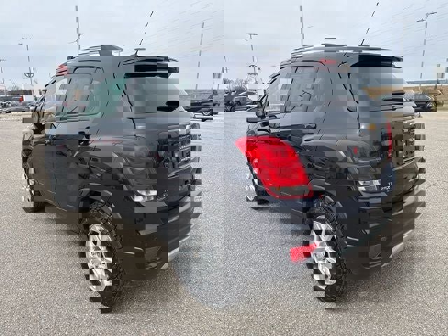 Used 2021 Chevrolet Trax LT w/ Premium Seat Package image 9