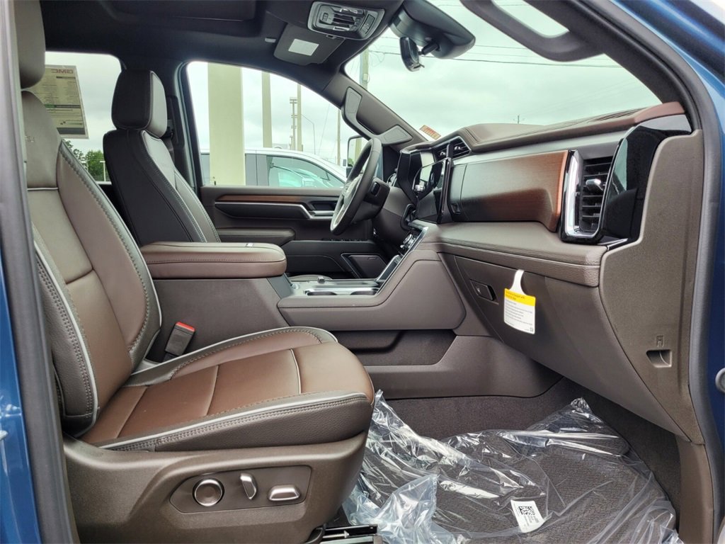 New 2025 GMC Sierra 3500 Denali w/ Denali Reserve Package image 8