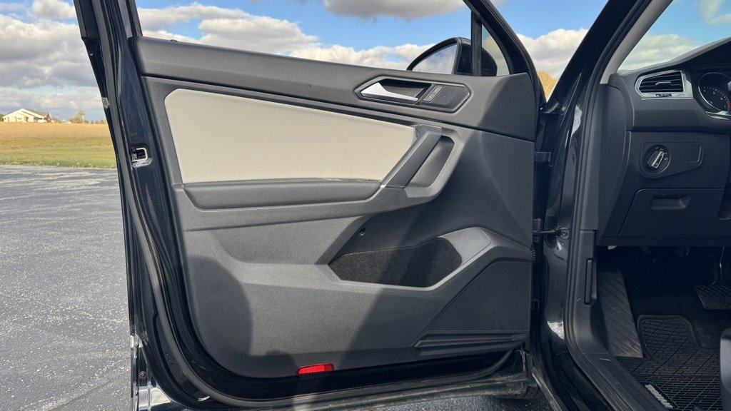 Used 2018 Volkswagen Tiguan SE image 18