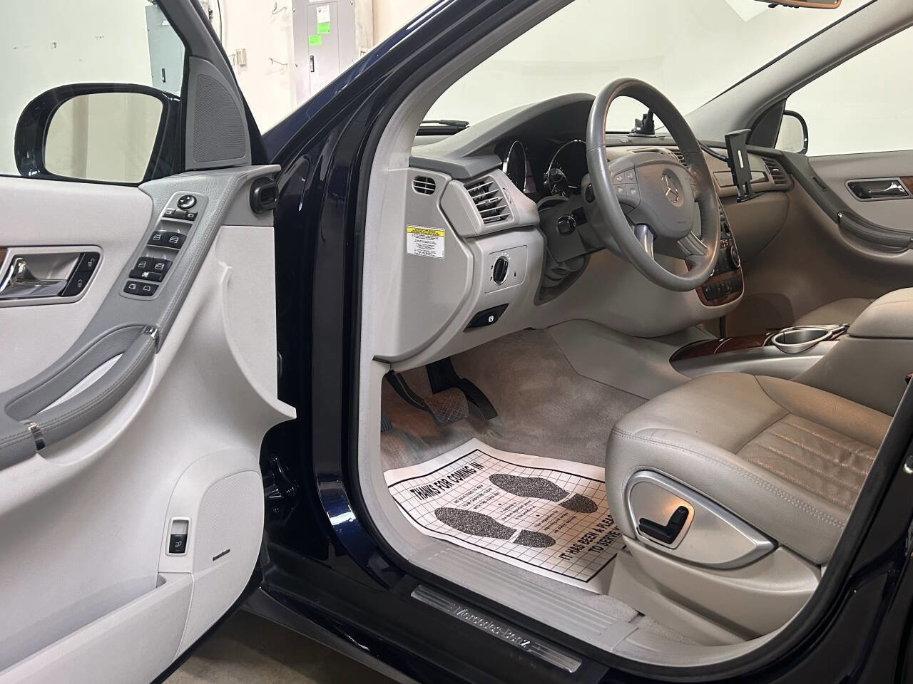 Used 2006 Mercedes-Benz R 350 4MATIC image 17