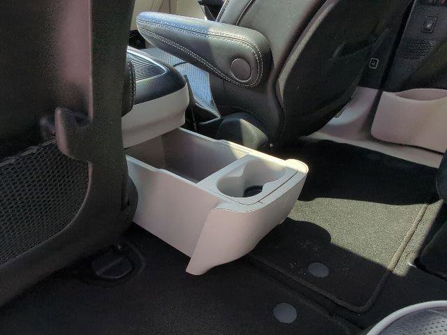 Certified 2024 Chrysler Pacifica Limited FWD image 27