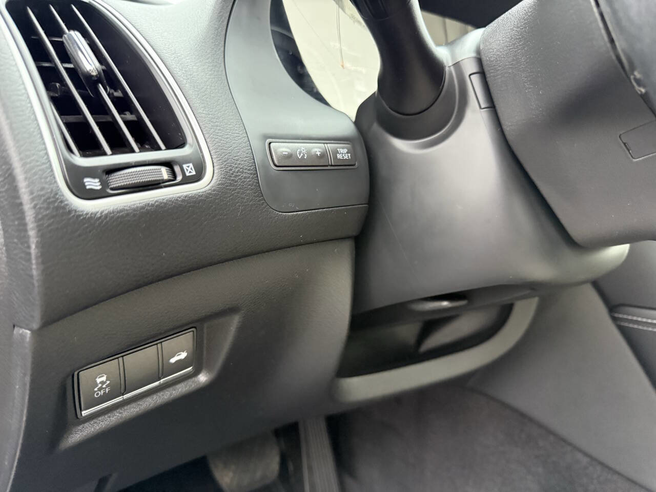 Used 2017 INFINITI Q60 3.0t image 23