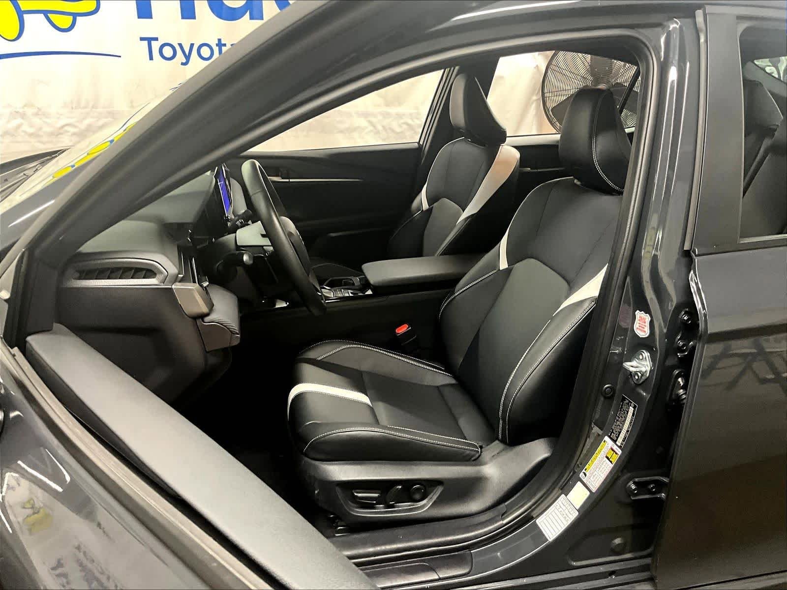 Used 2025 Toyota Camry SE FWD image 10