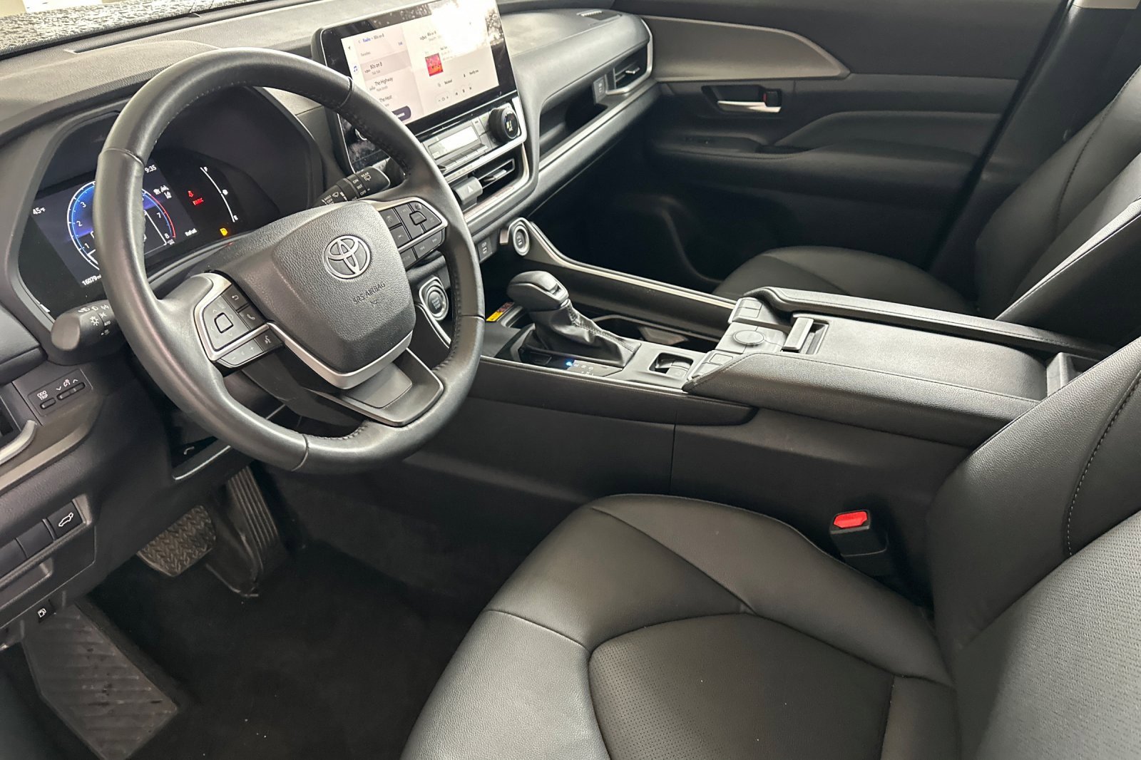 Used 2025 Toyota Grand Highlander AWD image 10