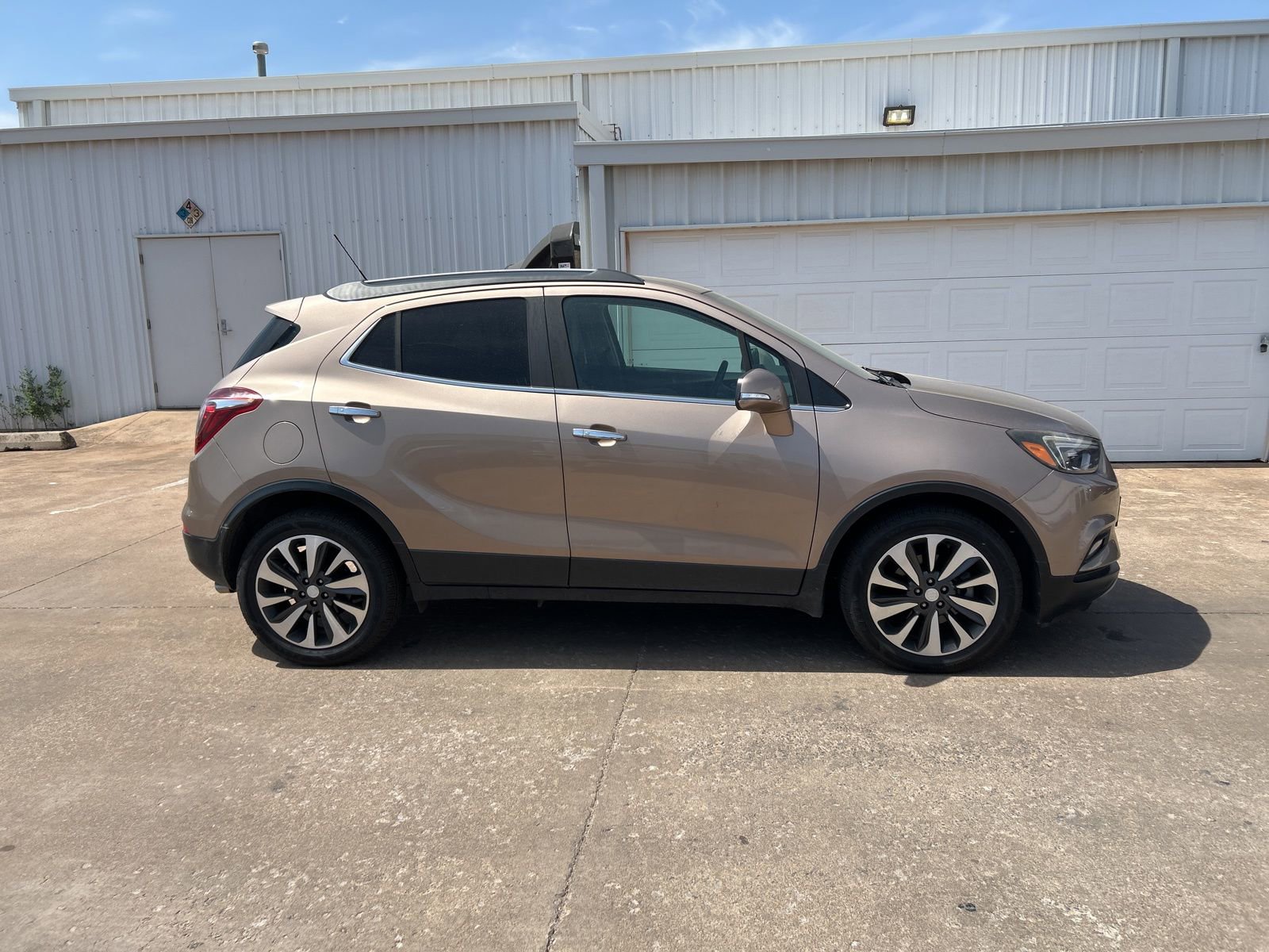 Used 2018 Buick Encore Essence image 4
