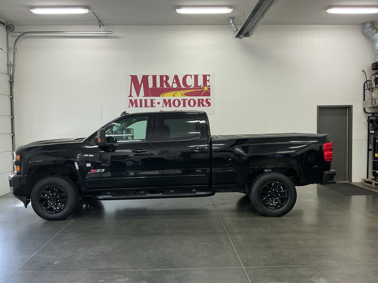 Used 2019 Chevrolet Silverado 2500 LTZ w/ Duramax Plus Package AWD/4WD image 2