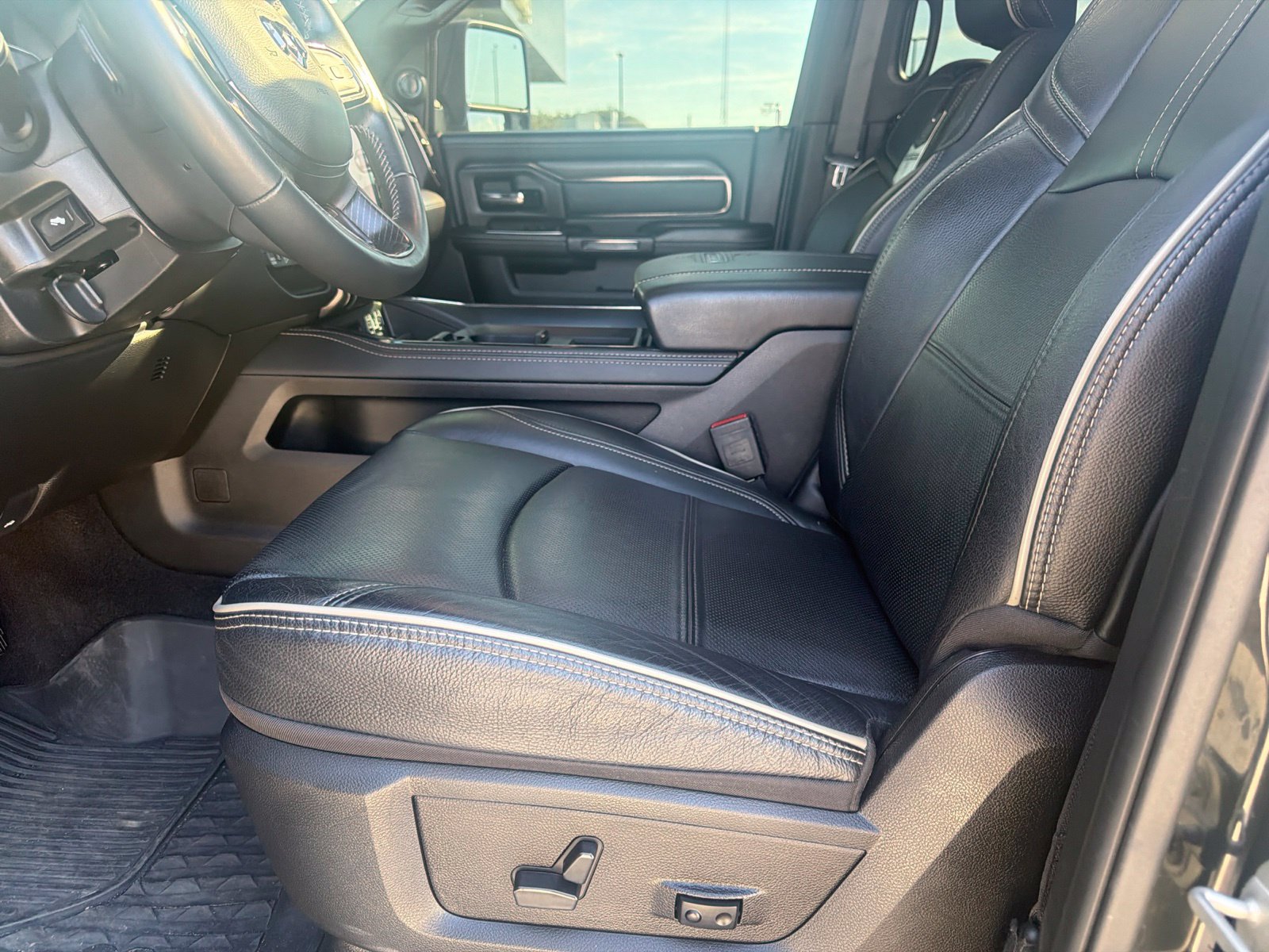 Used 2024 RAM 2500 Limited AWD/4WD image 19