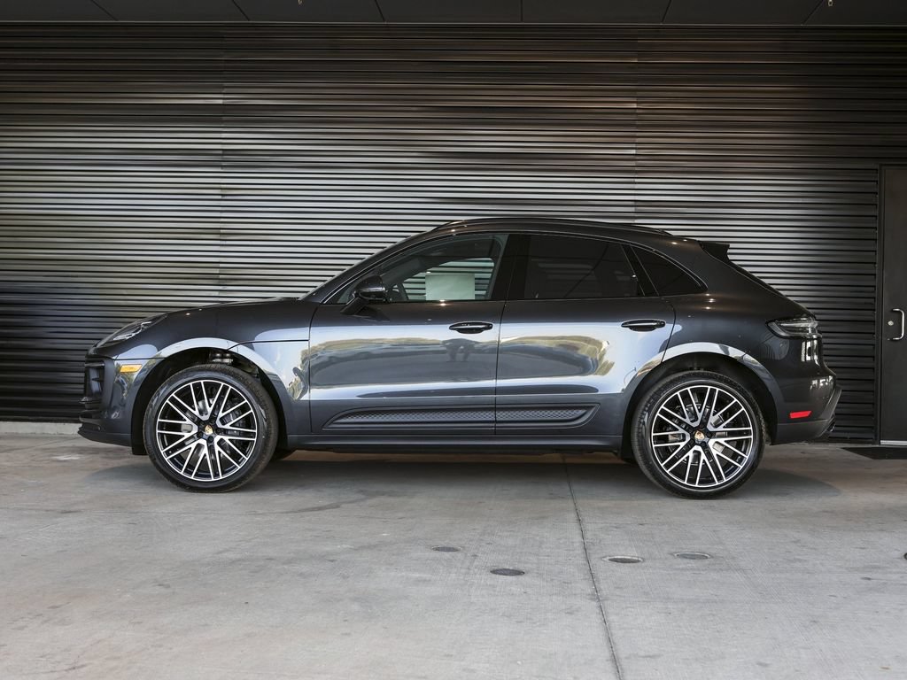 Certified 2026 Porsche Macan AWD/4WD image 2