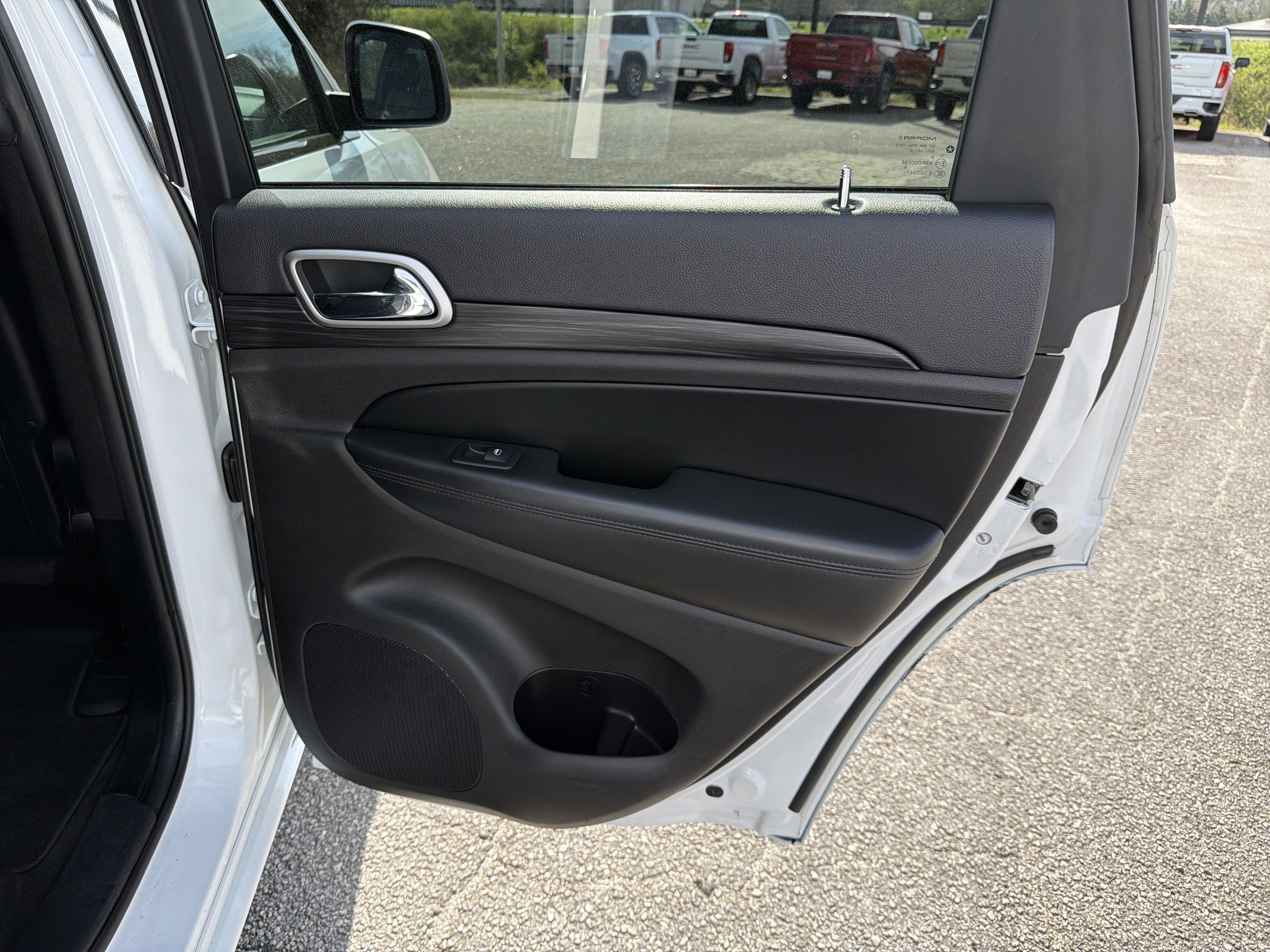 Used 2019 Jeep Grand Cherokee Altitude RWD image 18