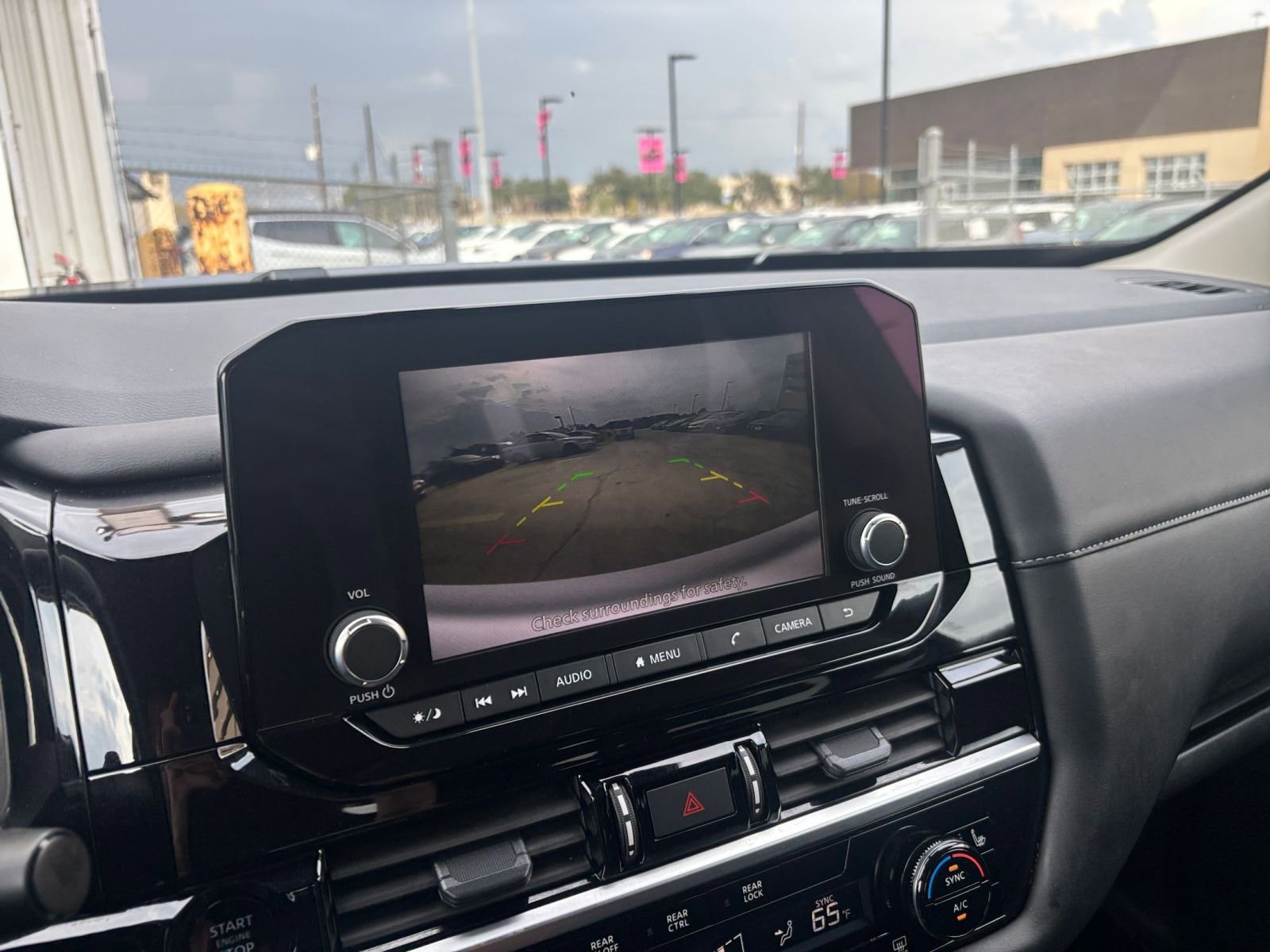 Used 2025 Nissan Pathfinder SV image 18