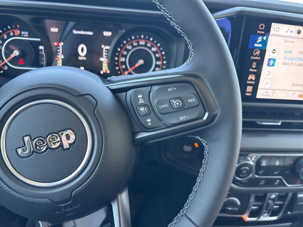 Used 2025 Jeep Gladiator Sport w/ Premium Package image 21