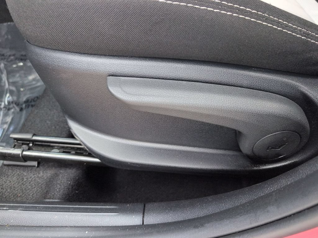 Used 2025 Hyundai Venue SEL FWD image 14