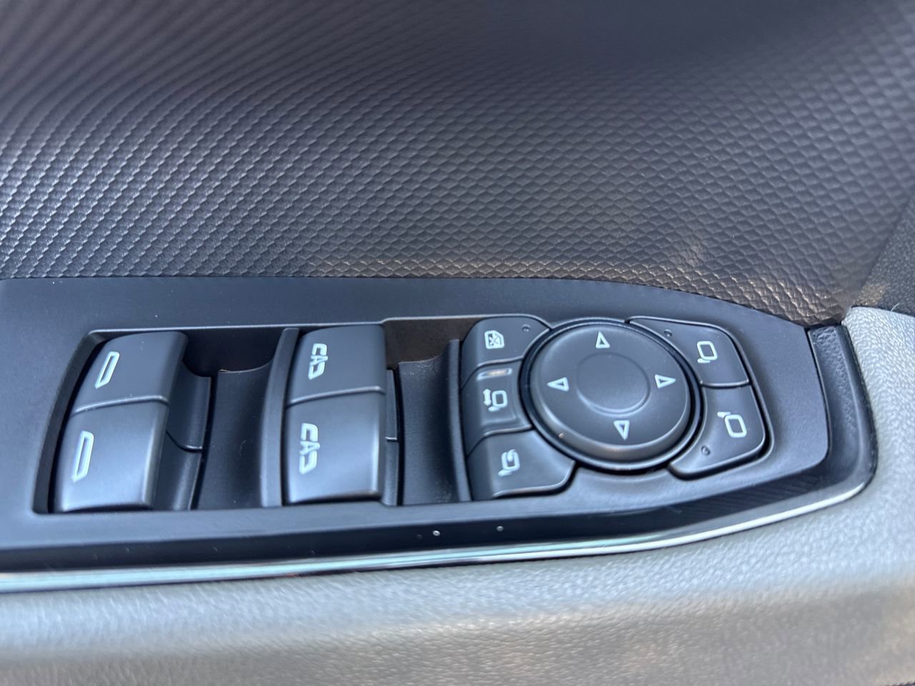 Used 2025 Chevrolet Silverado 2500 ZR2 w/ Technology Package image 19