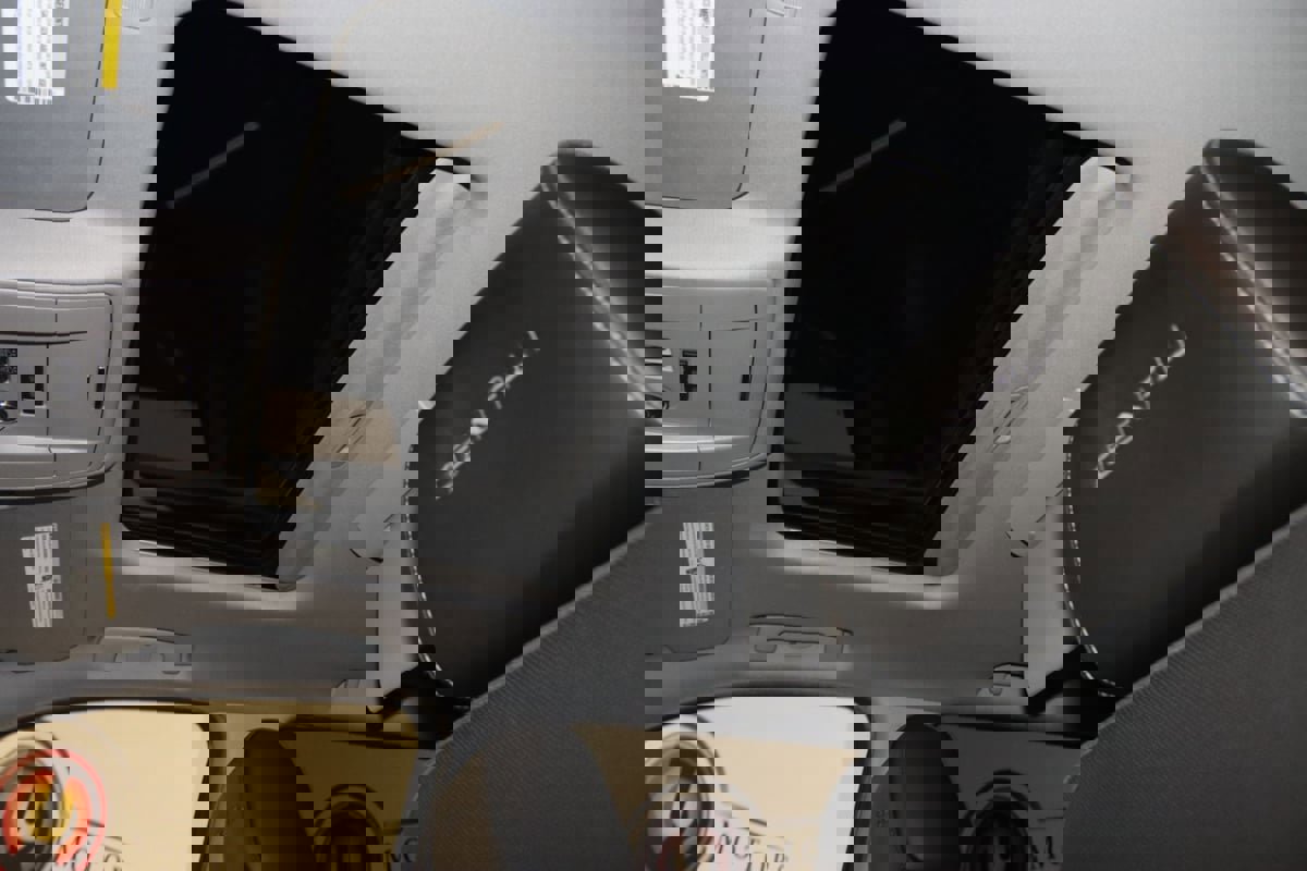 Used 2017 GMC Yukon Denali w/ Open Road Package image 17