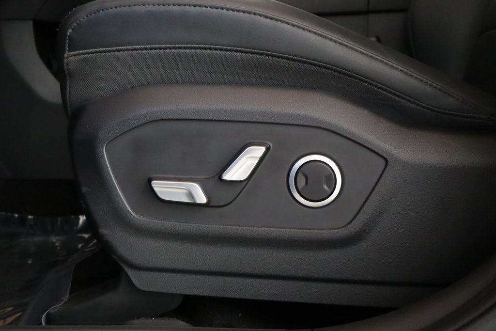 Used 2025 Hyundai Santa Fe SEL FWD image 15