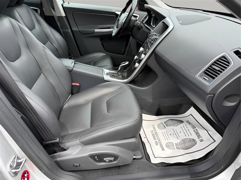 Used 2015 Volvo XC60 T5 Platinum FWD image 28