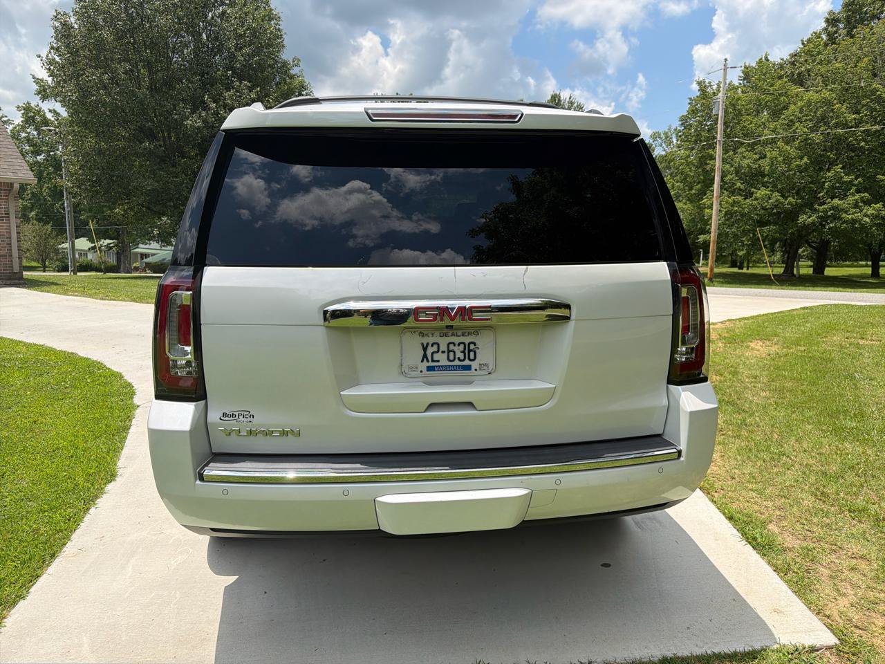 Used 2016 GMC Yukon Denali w/ Open Road Package AWD/4WD image 5