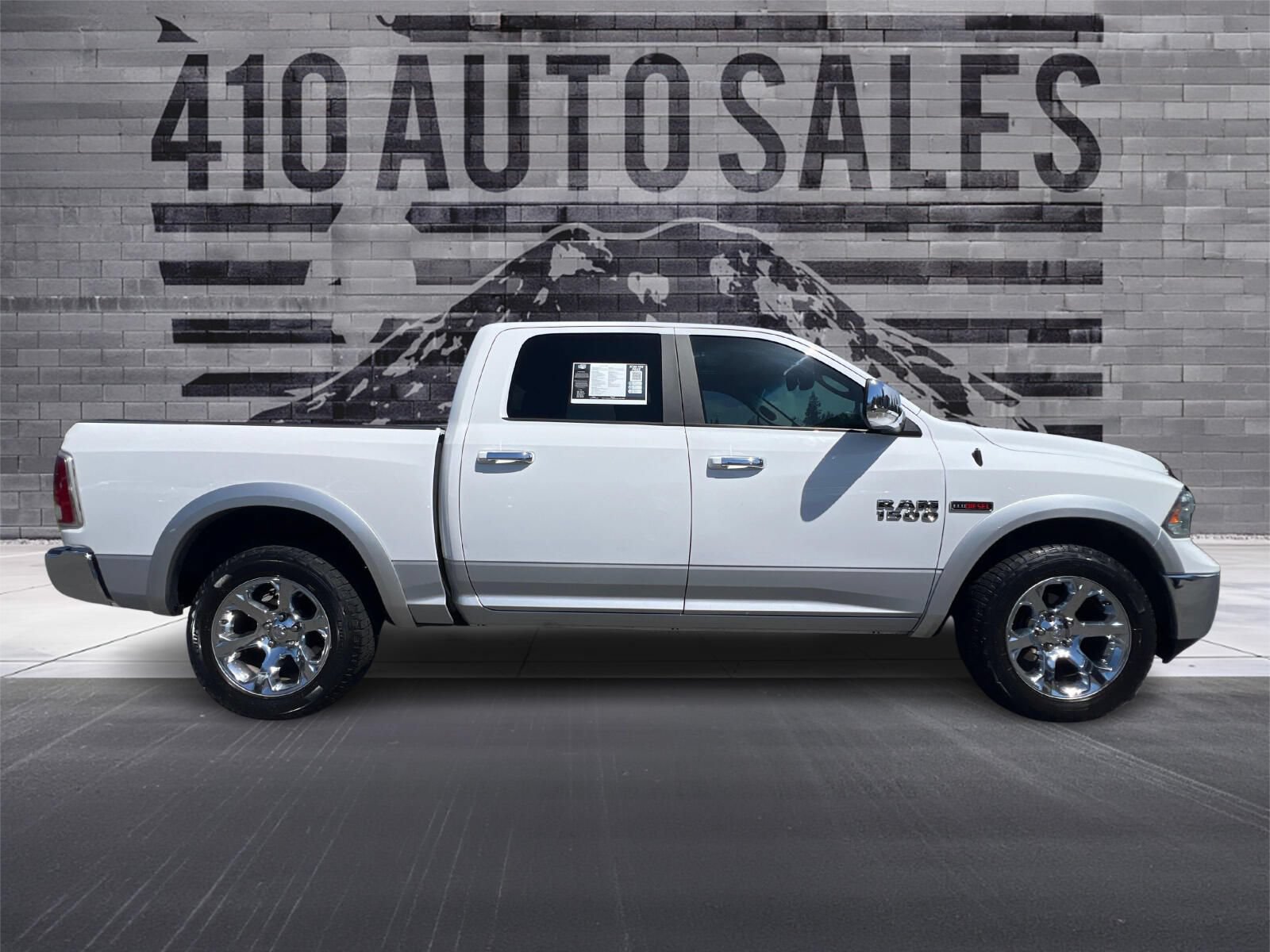 Used 2018 RAM 1500 Laramie AWD/4WD image 3