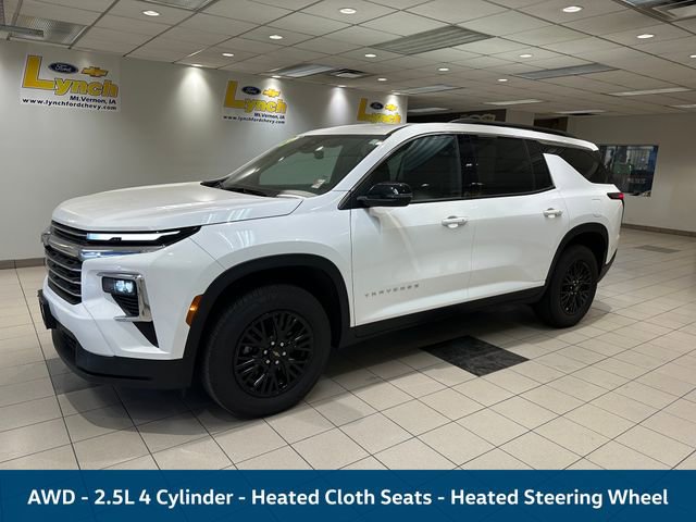 Used 2025 Chevrolet Traverse LT image 2