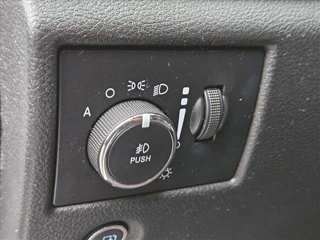 Used 2019 Jeep Grand Cherokee Altitude image 11