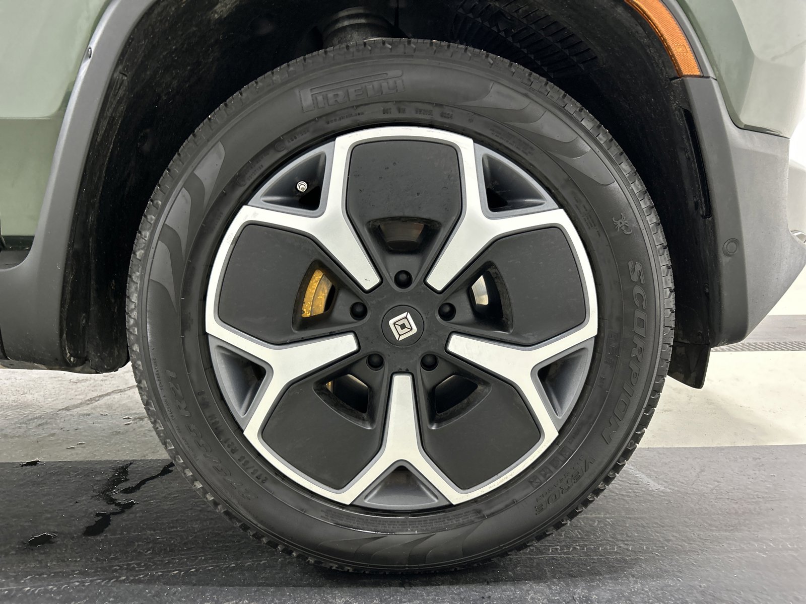 Used 2022 Rivian R1T Adventure image 11