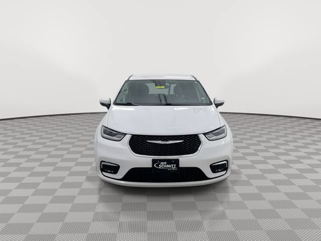 Used 2024 Chrysler Pacifica Touring-L FWD image 3