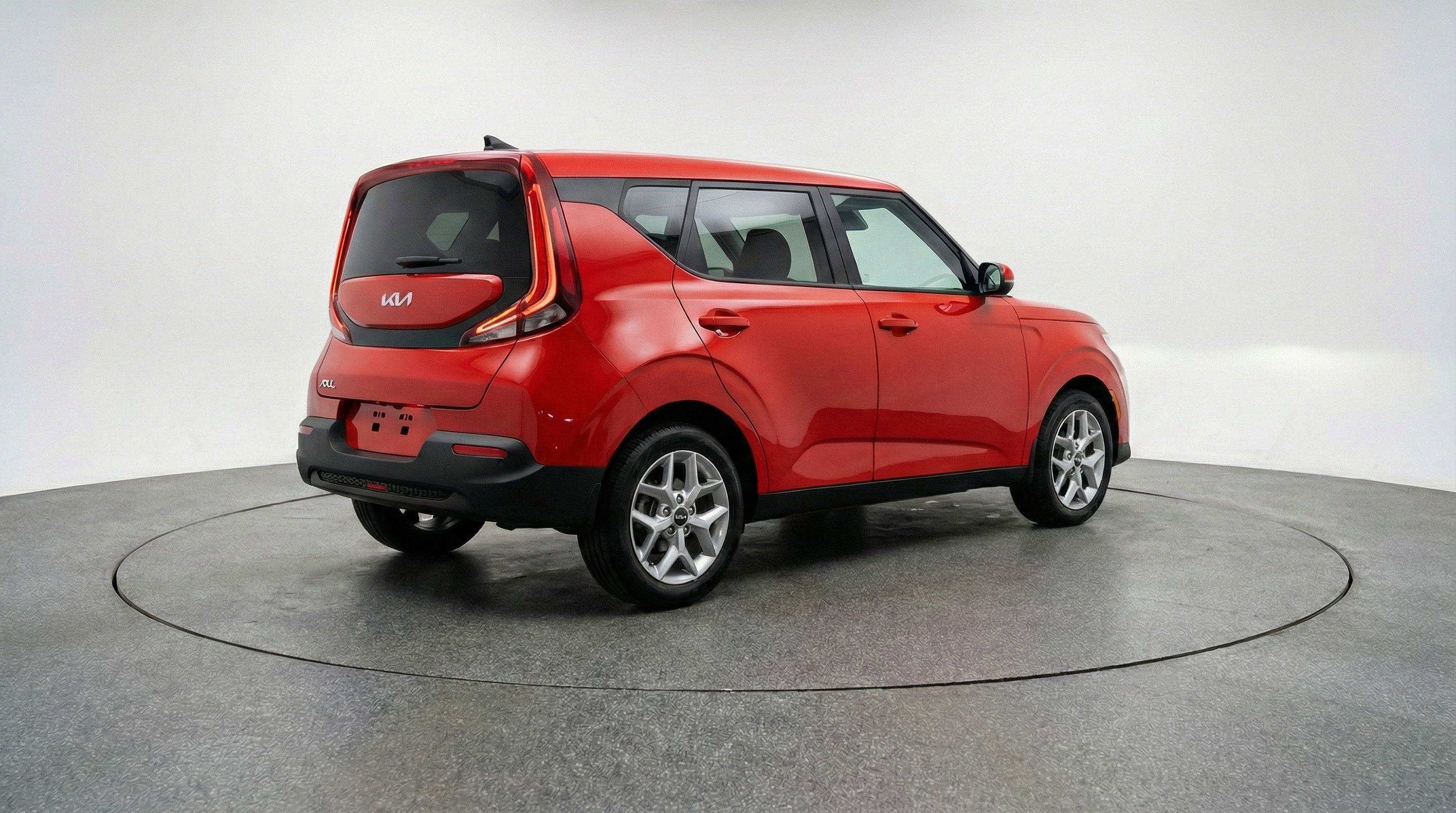 Used 2025 Kia Soul LX w/ LX Technology Package FWD image 9