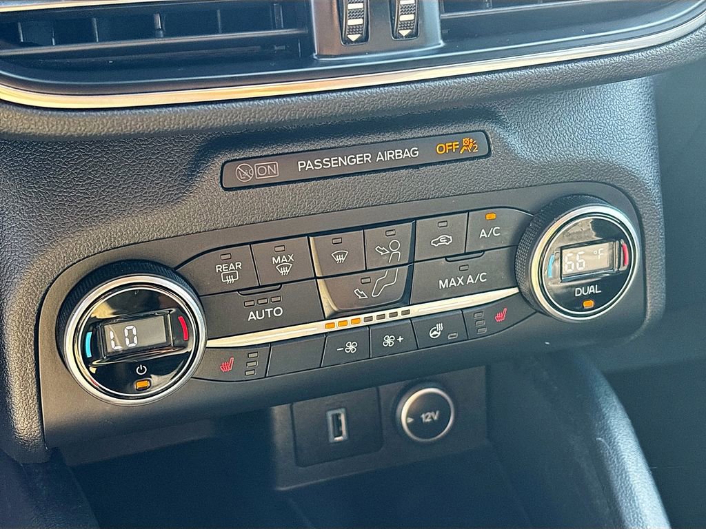 Used 2020 Ford Escape Titanium image 16