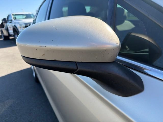 Used 2018 Ford Fusion SE w/ Fusion SE Technology Package FWD image 5
