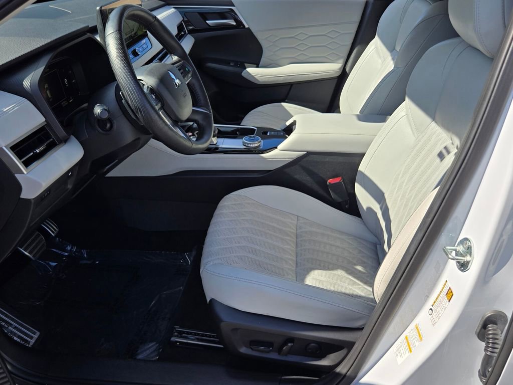 Used 2025 Mitsubishi Outlander SEL image 10