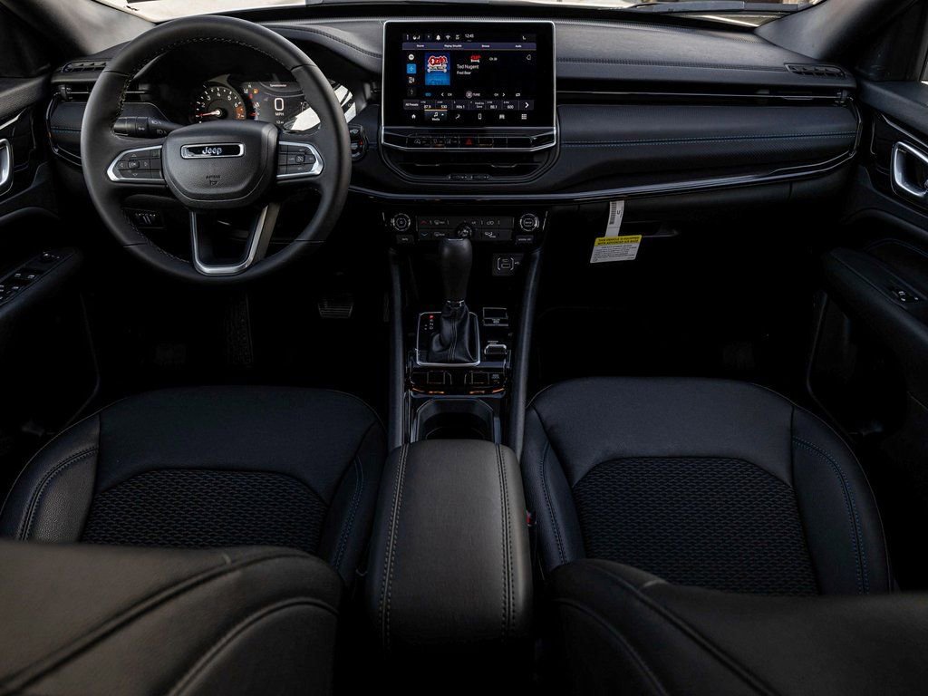 New 2026 Jeep Compass Latitude image 16