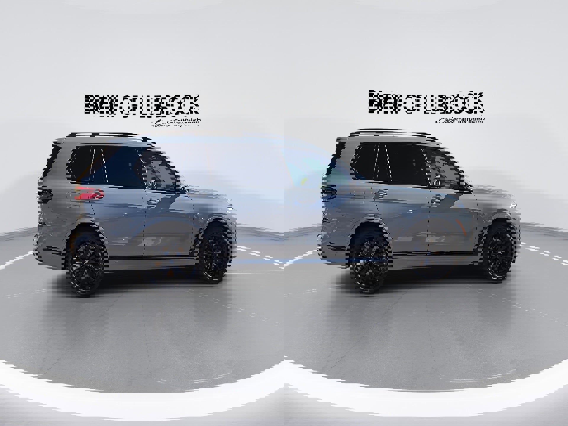 Used 2023 BMW X7 xDrive40i w/ Executive Package image 9