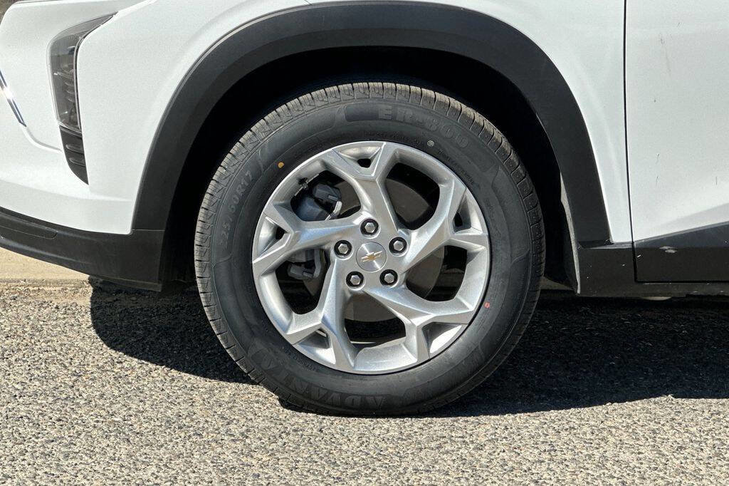 Used 2024 Chevrolet Trax LS w/ LS Convenience Package image 24