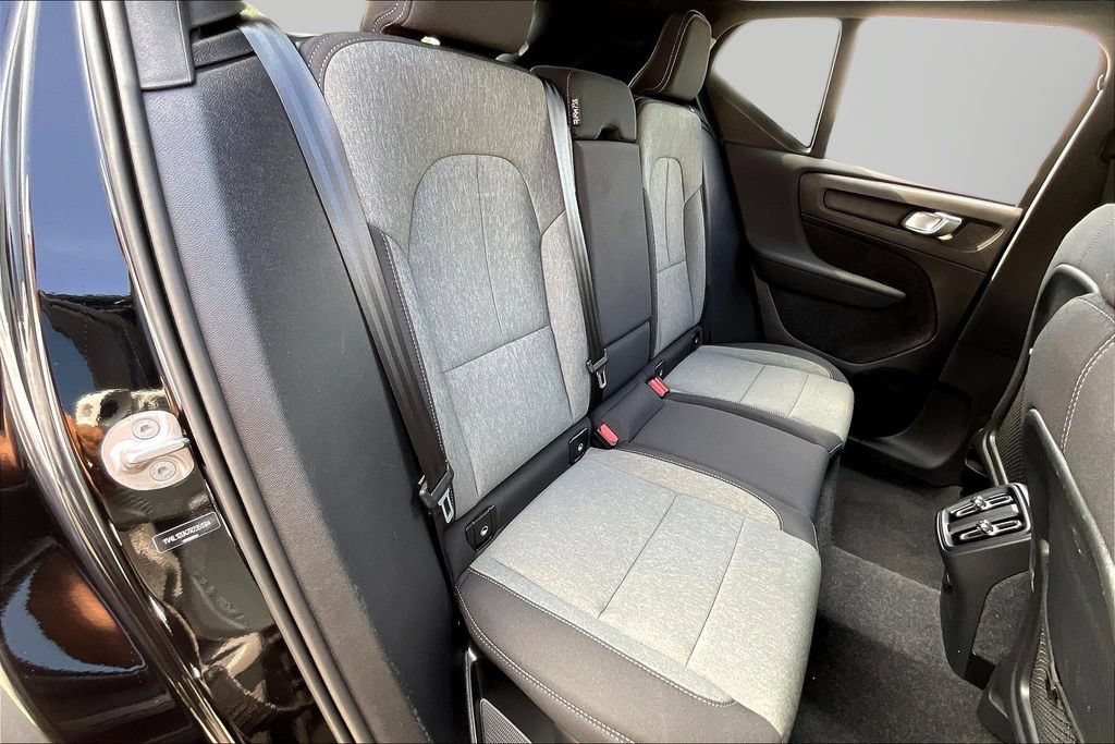 Used 2024 Volvo XC40 B5 Core AWD/4WD image 25