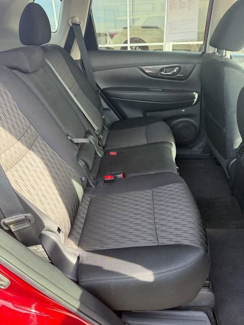 Used 2018 Nissan Rogue SV image 18