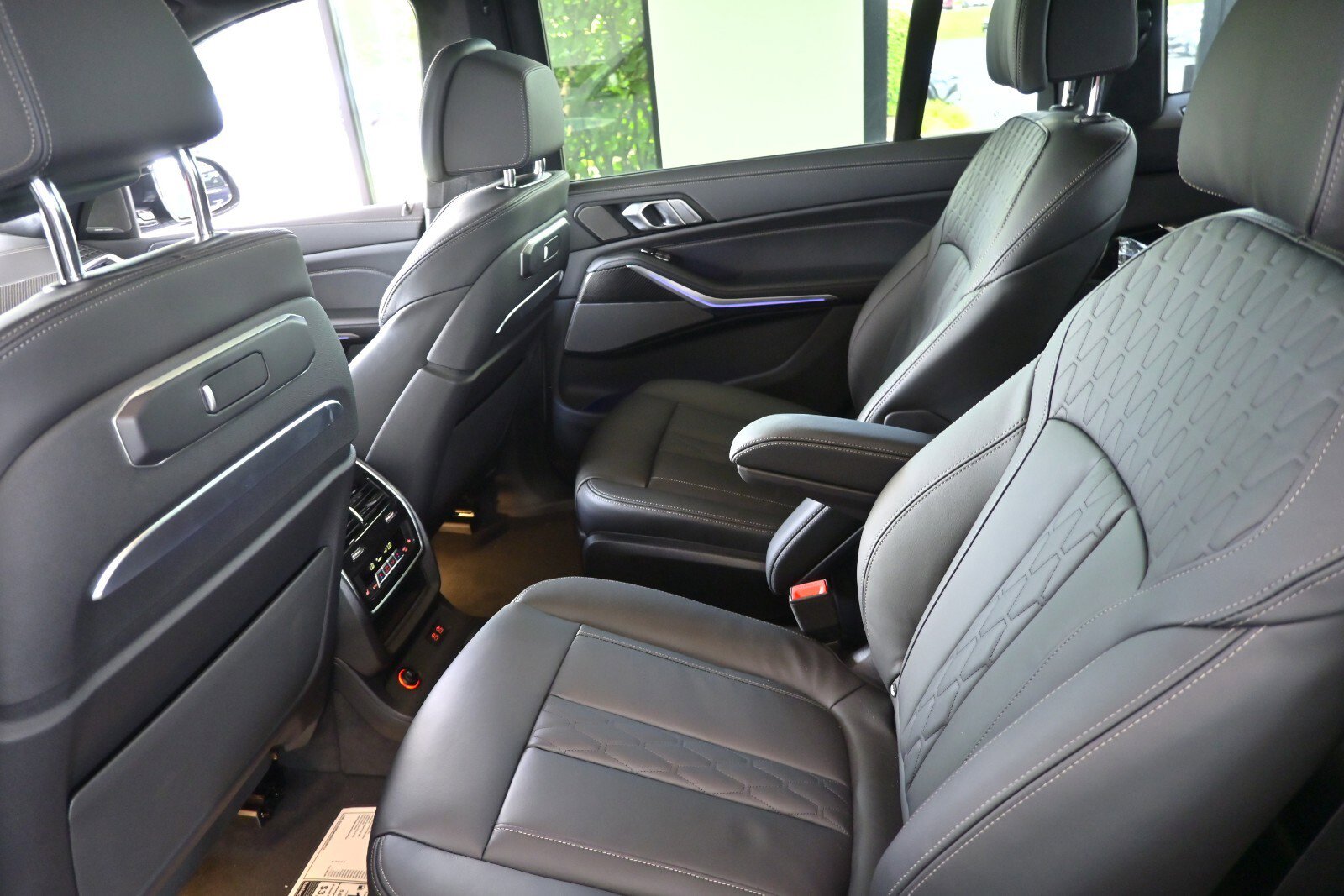 New 2025 BMW X7 M60i w/ Executive Package image 12