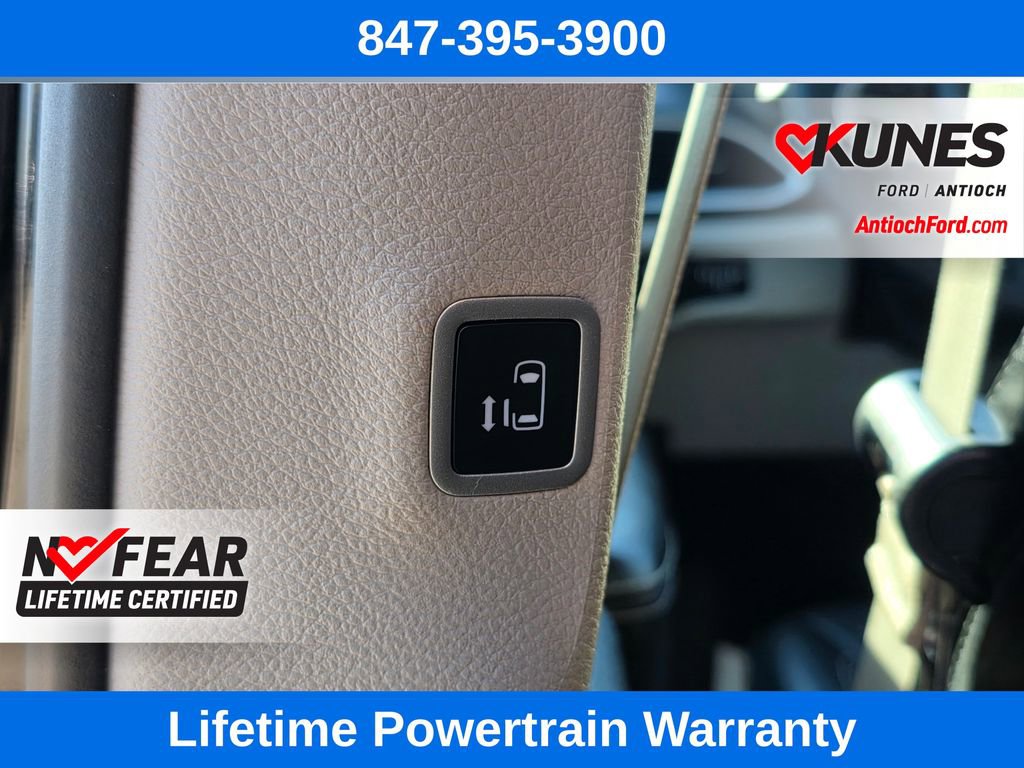 Used 2024 Chrysler Pacifica Touring-L image 25