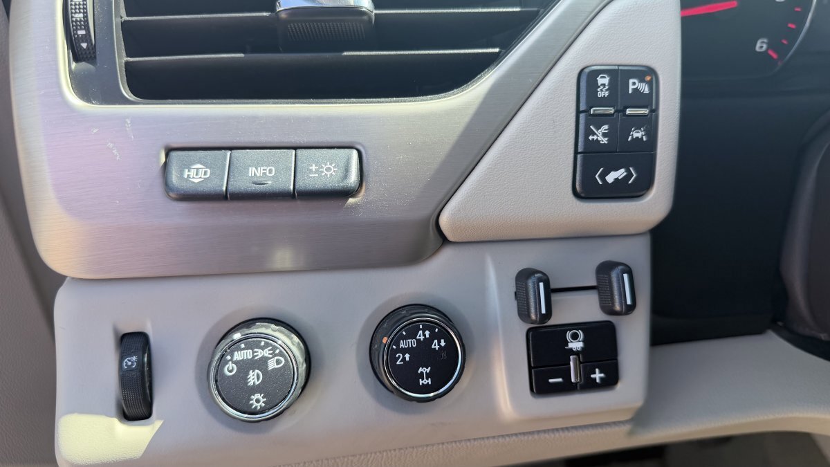 Used 2016 GMC Yukon XL Denali w/ Open Road Package image 24