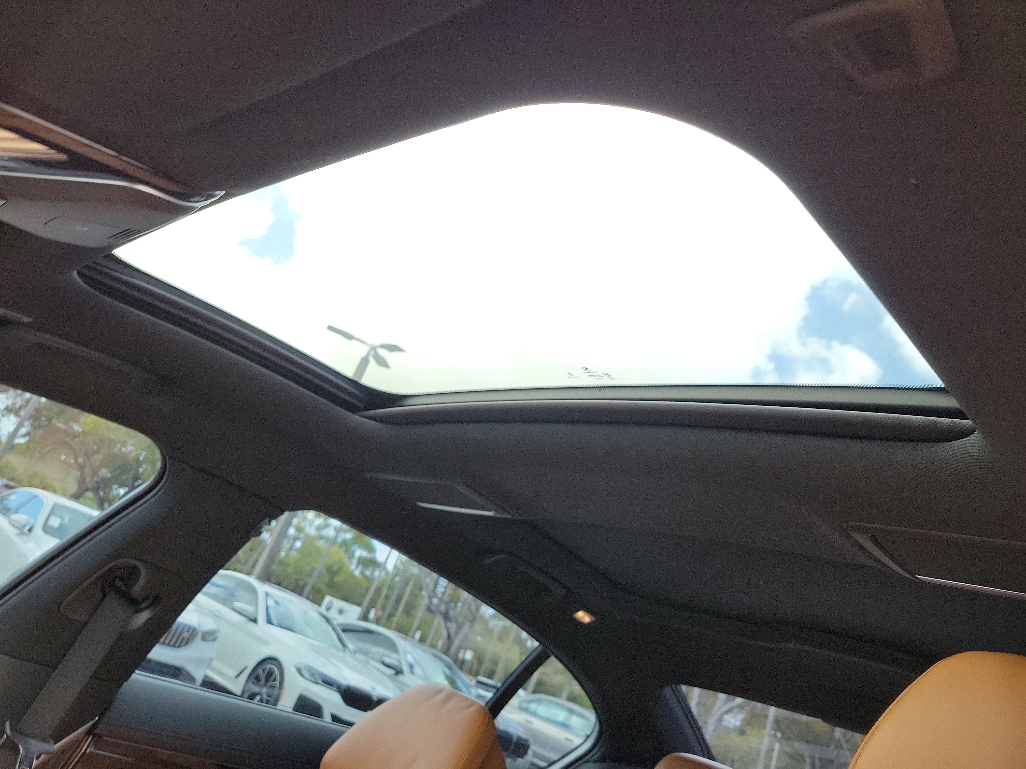 Used 2022 BMW 750i xDrive w/ M Sport Package image 17