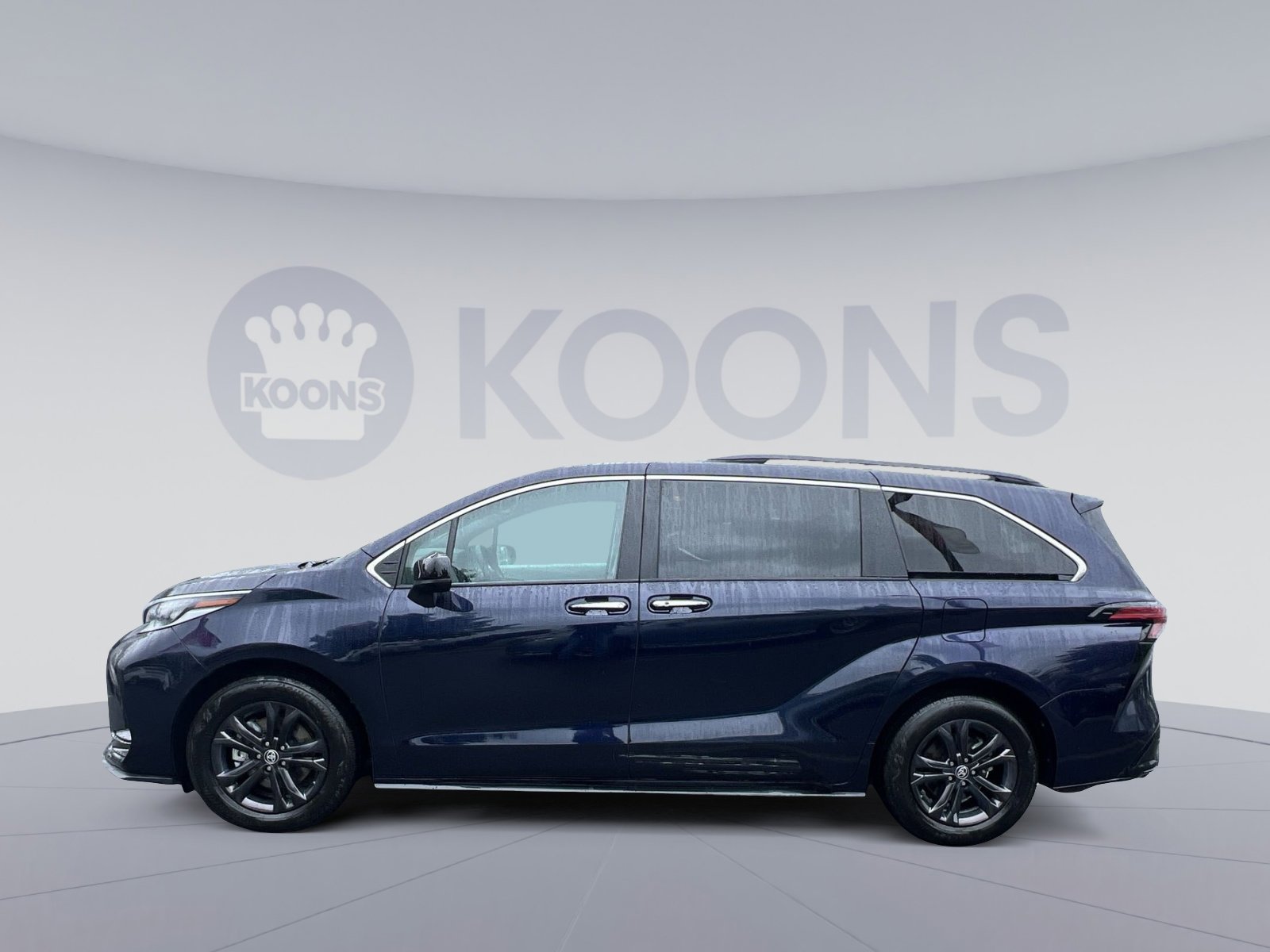 Used 2024 Toyota Sienna XSE w/ XSE Plus Package AWD/4WD image 7
