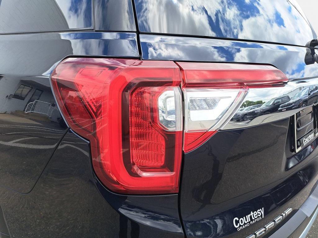 Used 2022 GMC Acadia SLE w/ Driver Convenience Package AWD/4WD image 30